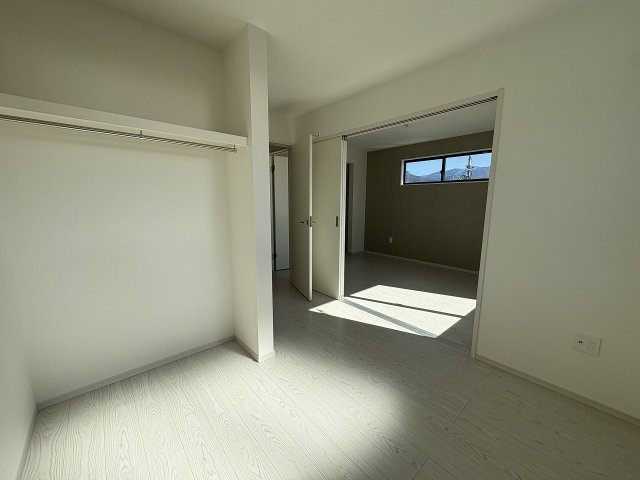 【洋室】 | 糟屋郡須恵町旅石26期　1号棟（全2棟）【仲介手数料無料・0円】 | 現地写真。インナーバルコニーです。
