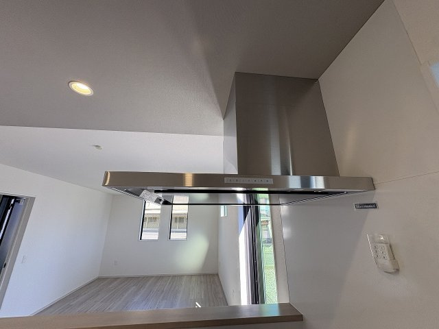 【キッチン】 | 糟屋郡須恵町旅石26期　1号棟（全2棟）【仲介手数料無料・0円】 | 現地写真。