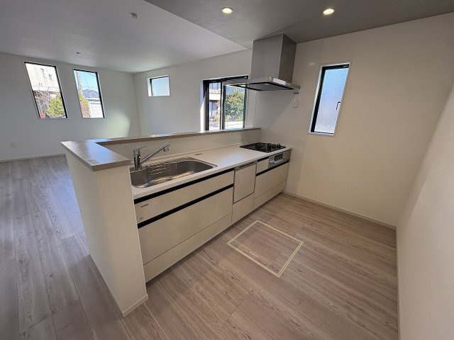 【キッチン】 | 糟屋郡須恵町旅石26期　1号棟（全2棟）【仲介手数料無料・0円】 | 現地写真。