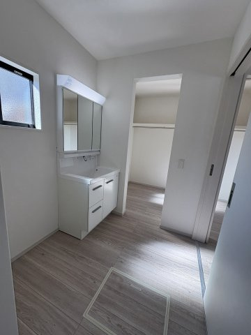 【洗面所】 | 糟屋郡須恵町旅石26期　1号棟（全2棟）【仲介手数料無料・0円】 | 現地写真。