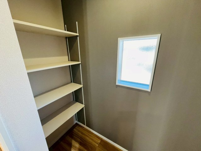 古河市西牛谷　第４期　全4邸の収納|〇１号棟　クローゼット〇
玄関ホールにも収納スペースがございます。コートや鞄を置いておくことができます（＾＾）外からの汚れを持ち込まない工夫がされています♪
2026年2月撮影