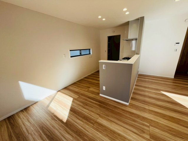 古河市西牛谷　第４期　全4邸のキッチン|〇１号棟　キッチン〇
お料理をしながら、後片付けをしながら会話がはずむ対面キッチン。リビングが見渡せるので小さいお子様がいても安心です♪
2026年2月撮影