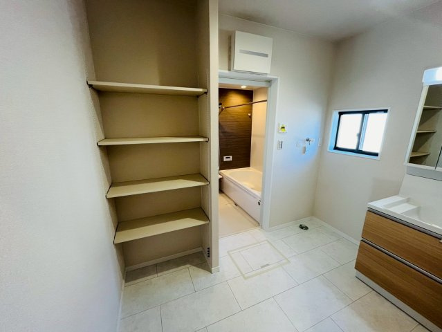 古河市西牛谷　第４期　全4邸のランドリースペース|〇１号棟　リネンスペース〇
洗面所にはリネンスペースを設けました。タオルや着替えを置いておくことができます♪
2026年2月撮影