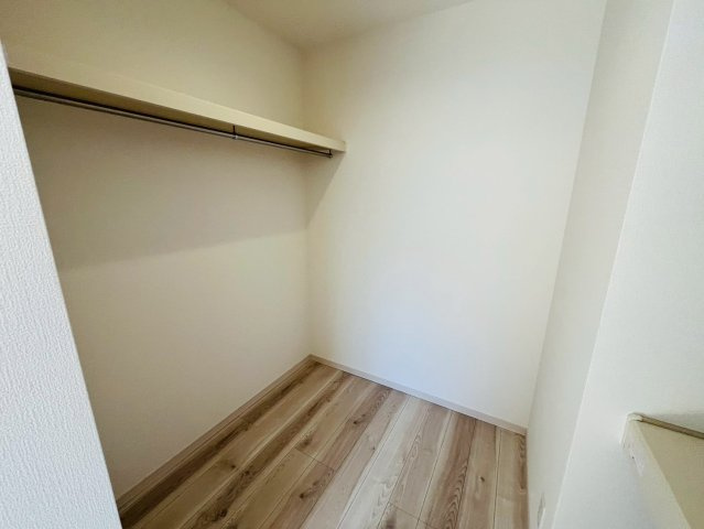 古河市西牛谷　第４期　全4邸の収納|〇２号棟　ウォークインクローゼット〇
枕棚＋ハンガーパイプ付きで上の空間も最大限活かせる収納です♪
2026年2月撮影