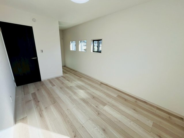 古河市西牛谷　第４期　全4邸の洋室|〇２号棟　7.9帖　洋室〇
広々とした収納付きの洋室♪
2026年2月撮影