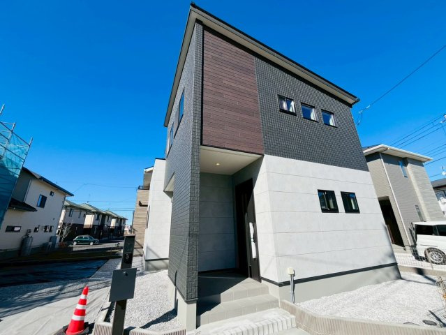 古河市西牛谷　第４期　全4邸の外観|〇２号棟　外観写真〇
シンプルモダンな外観デザインです。内覧予約受付中！お気軽にお問い合わせください♪
2026年2月撮影