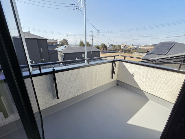 新築　太田市新田上江田町　2号棟　GRAFAREのバルコニー|現地写真　南向きのバルコニーは日当たり良好！洗濯物がよく乾きそうです♪