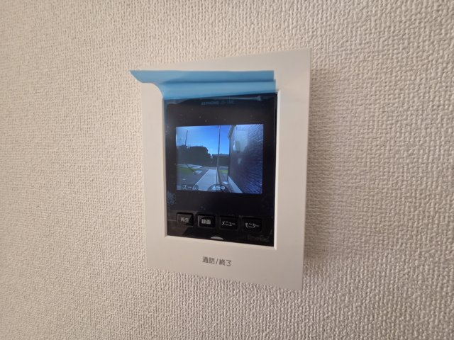 新築　太田市新田上江田町　2号棟　GRAFAREの防犯設備|現地写真　カラーTVモニター付きのドアホンがついています。お子様やご高齢の方がお留守番の時でも安心です！