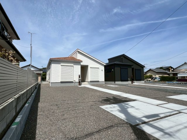 焼津市高新田／2期　新築戸建の前面道路含む現地写真
