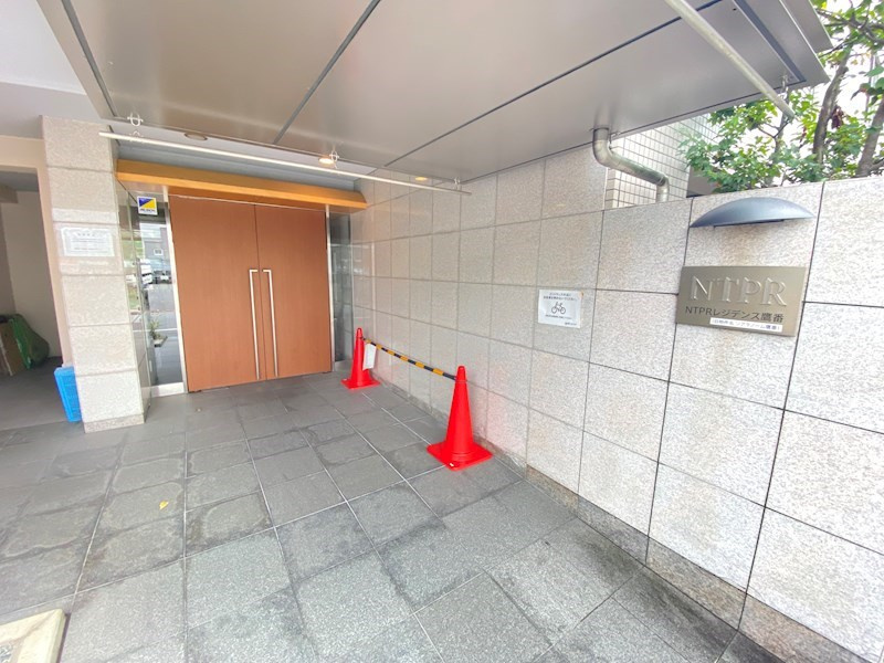 NTPRレジデンス鷹番のエントランス