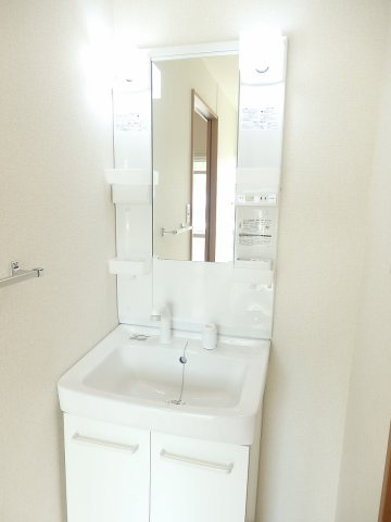 細澤マンションの洗面所|脱衣スペースもあります