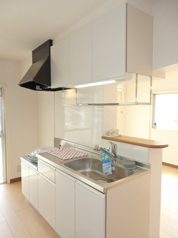 細澤マンションのキッチン|コンパクトなキッチンで掃除もラクラク