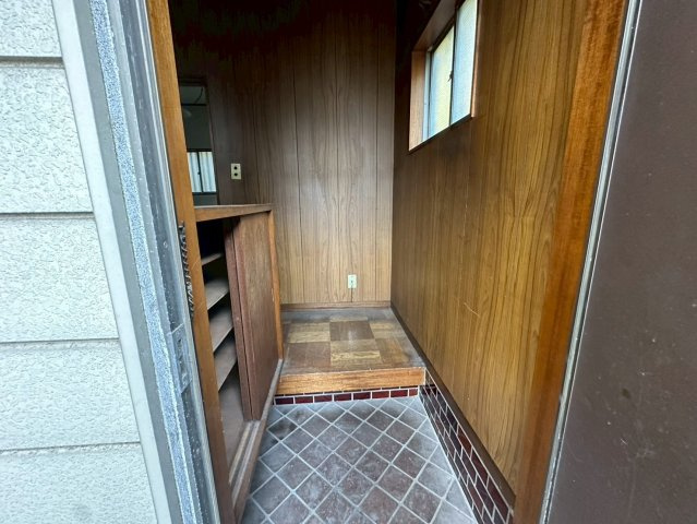 栄町店舗の玄関