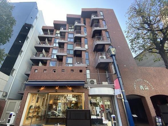 ソフトタウン青山の外観