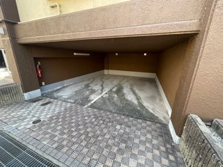 ベルシェ岡本の駐車場