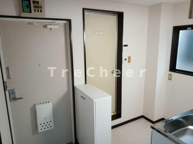 第二千種ビルの玄関