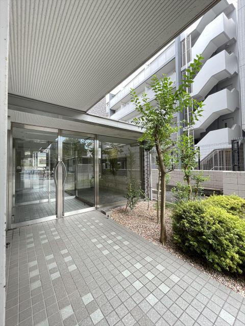 スカイコート駒場東大前のエントランス