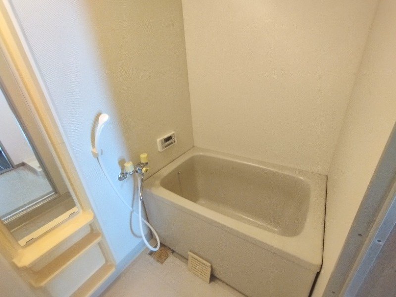 ハイウッズ針崎の浴室