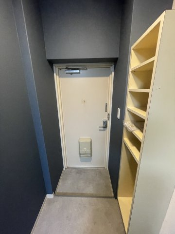 シンプルライフ荒田の玄関