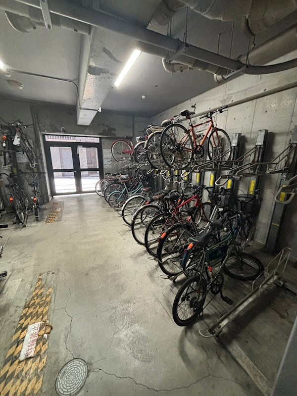 エスリード本町の駐車場
