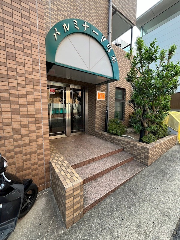 パルミナード弓木のエントランス