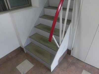 【その他共用部分】 | ロマネスク淡路 | 共用階段です