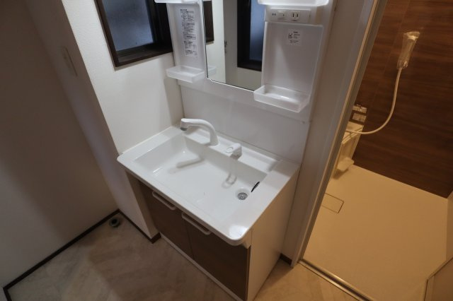 天理市柳本町貸家の洗面所