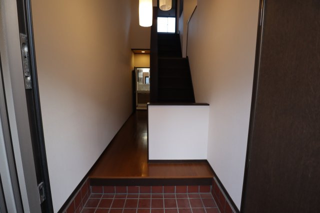 天理市柳本町貸家の玄関