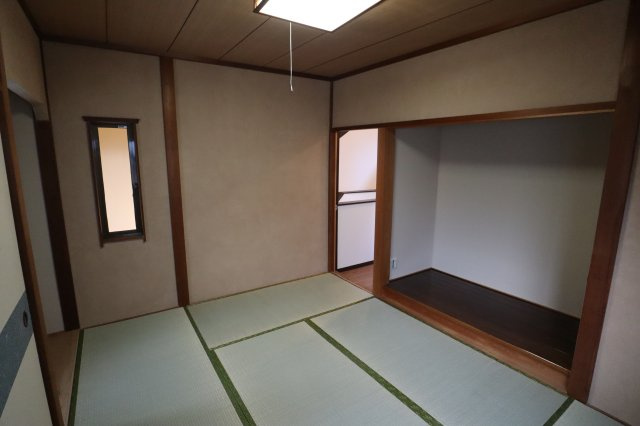 天理市柳本町貸家の和室