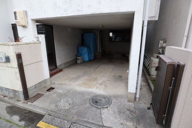 天理市柳本町貸家の駐車場