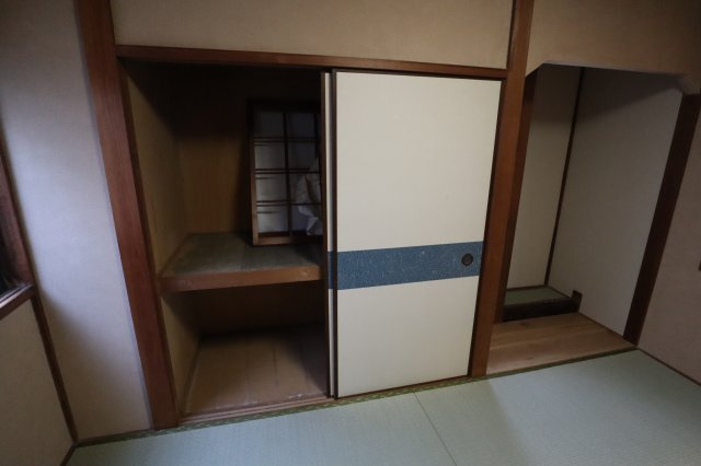 天理市柳本町貸家の和室