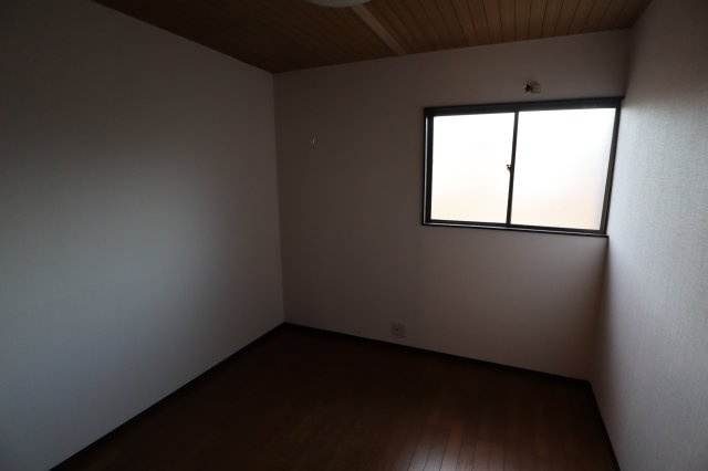 天理市柳本町貸家の居間・リビング