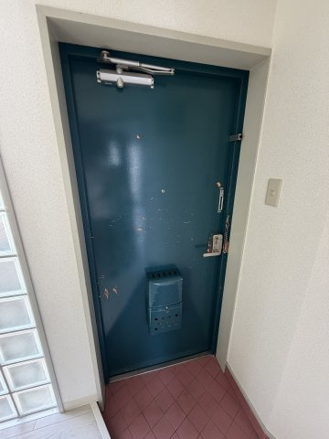 平野レジデンスの玄関
