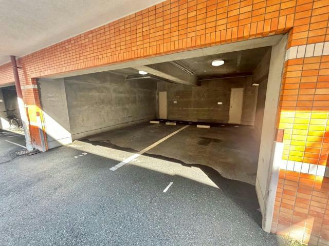 花影中村コーポの駐車場