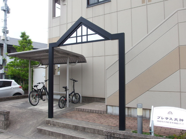 プレサス天神のエントランス