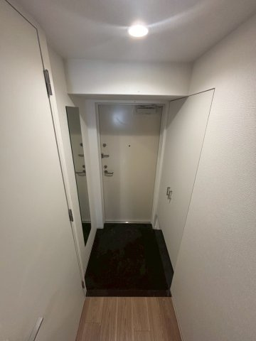 セレニテ日本橋エクラの玄関