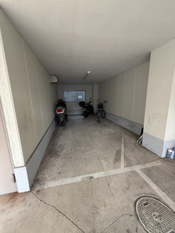 アクシス板宿の駐車場