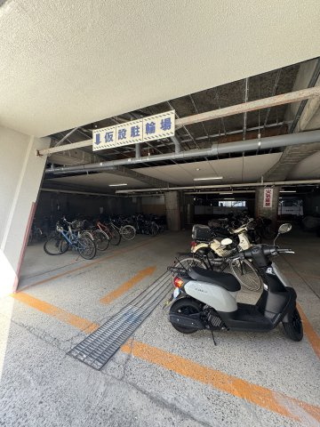 上湊川高層 1号棟の駐車場|駐車場完備です
