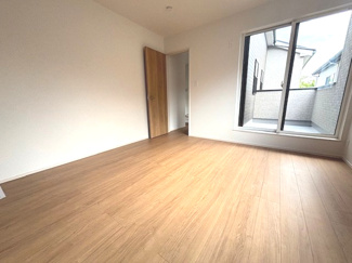 【洋室】 | 廿日市市住吉（廿日市駅）全3区画　NO3【外構込み】 | 2階　3部屋　バルコニー×2　収納付きでお部屋がスッキリ広く使えます。　
