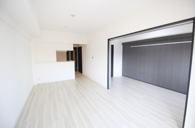 コスモスタディヒルズの居間・リビング