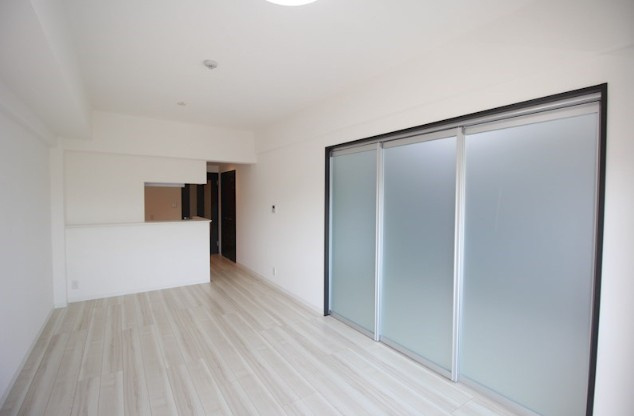 コスモスタディヒルズの洋室