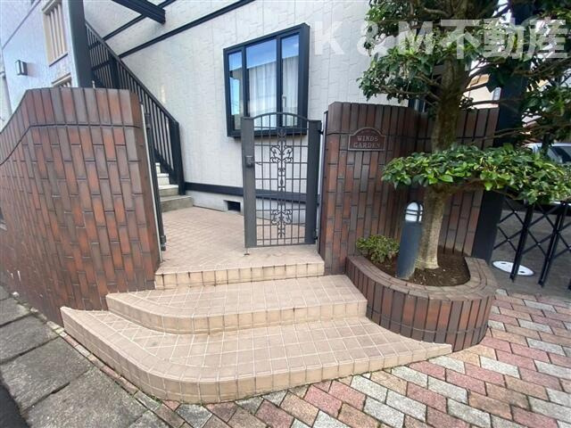 ＷＩＮＤＳ　ＧＡＲＤＥＮ～ウインズガーデン～のエントランス|ゆとりのあるエントランスです