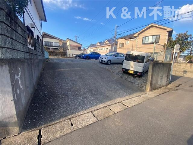 ＷＩＮＤＳ　ＧＡＲＤＥＮ～ウインズガーデン～の駐車場|カースペースがあります