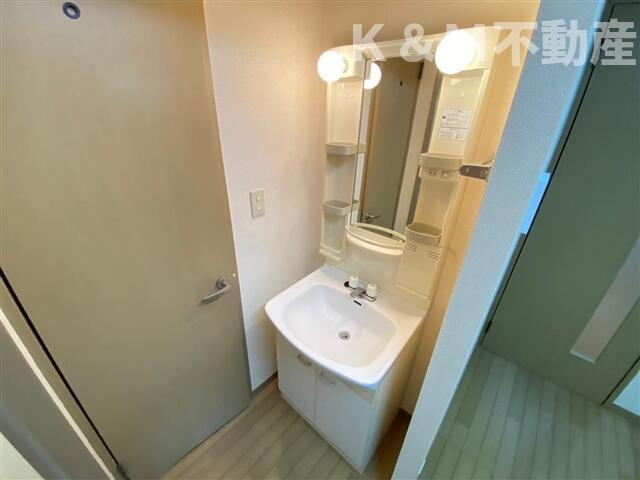 ＷＩＮＤＳ　ＧＡＲＤＥＮ～ウインズガーデン～の洗面所|スペースが確保できる洗面所です