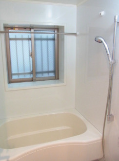 ラクラス田町の浴室