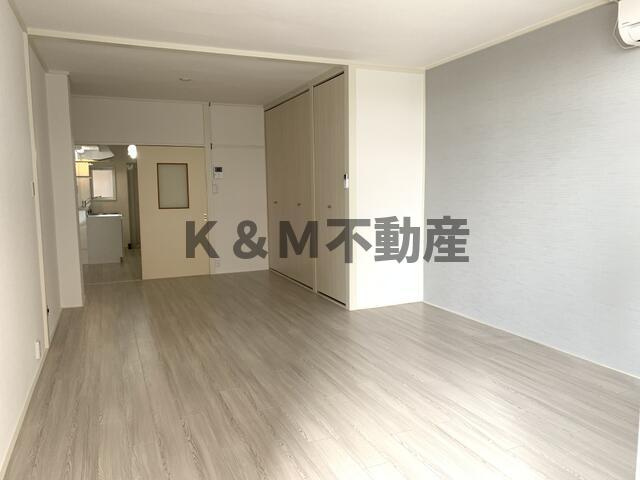 千代田ハイツの居間・リビング|ゆったり過ごせる居間です