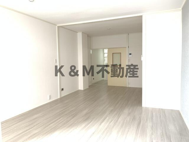 千代田ハイツの居間・リビング|こちらのリビングで趣味の時間をお楽しみください