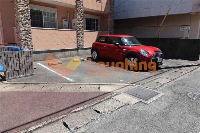 リブレア久留米駅前 B棟の駐車場