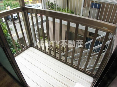 【バルコニー】 | ハイツベルシャイン | 開放的で明るい空間を演出してくれるバルコニーです