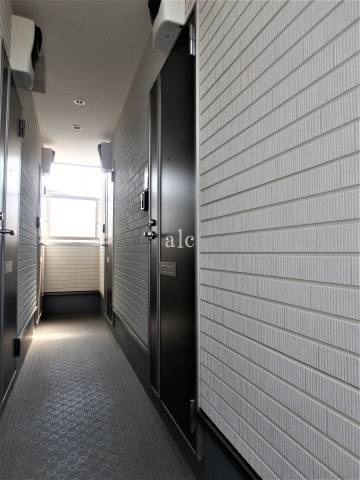 ラグーン西荻窪の玄関|明るい玄関です